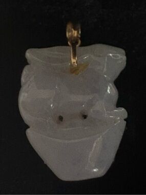 Vintage Lavender Jade Bunny with 14kt Yellow Gold Pendant Bail